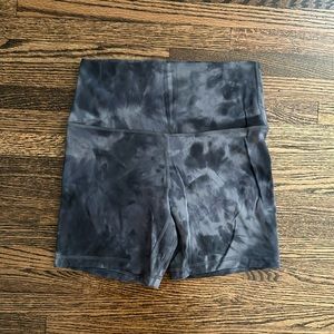 Lululemon align biker shorts. 6”. Size 6. EUC